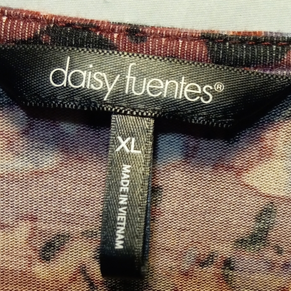 Daisy Fuentes EUC Burgundy Patterned Top, Asymmetrical Neckline, XL - Picture 2 of 7